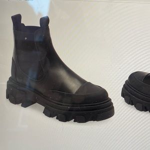 Ganni boots never worn
